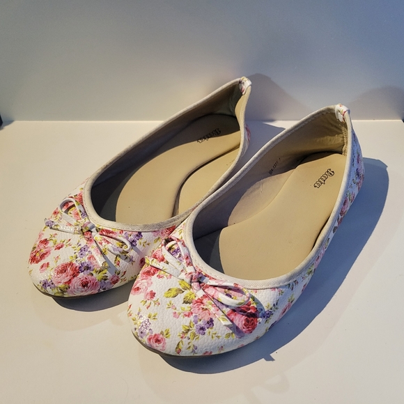 Beta women's floral flats size 7 - Picture 1 of 6